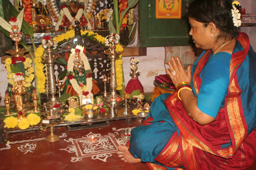 Info on Appearance Of Goddess Lakshmi,Goddess Laxmi Devi Wealth, Prayers to Goddess Lakshmi 